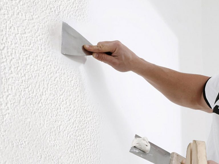 Aplicar plaste para eliminar gotelé