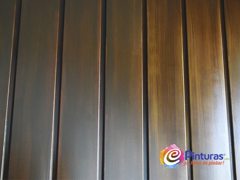 Puerta de garaje con efecto madera